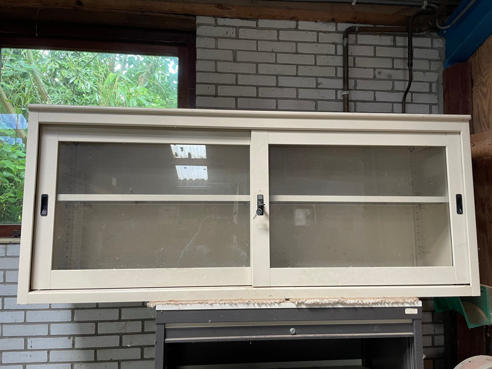 Kast vitrine metaal, Ophalen, Gebruikt