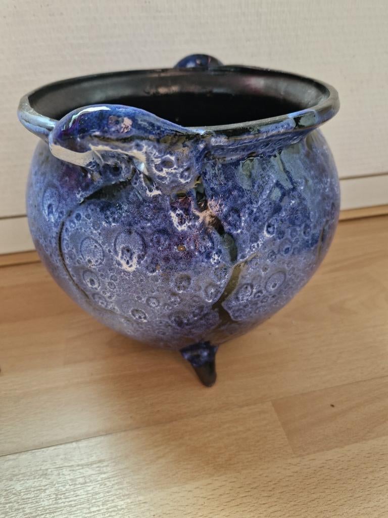 VINTAGE  BLOEMPOT MET DRIE POTEN, Ophalen of Verzenden, Blauw, Aardewerk of Porselein, Minder dan 50 cm