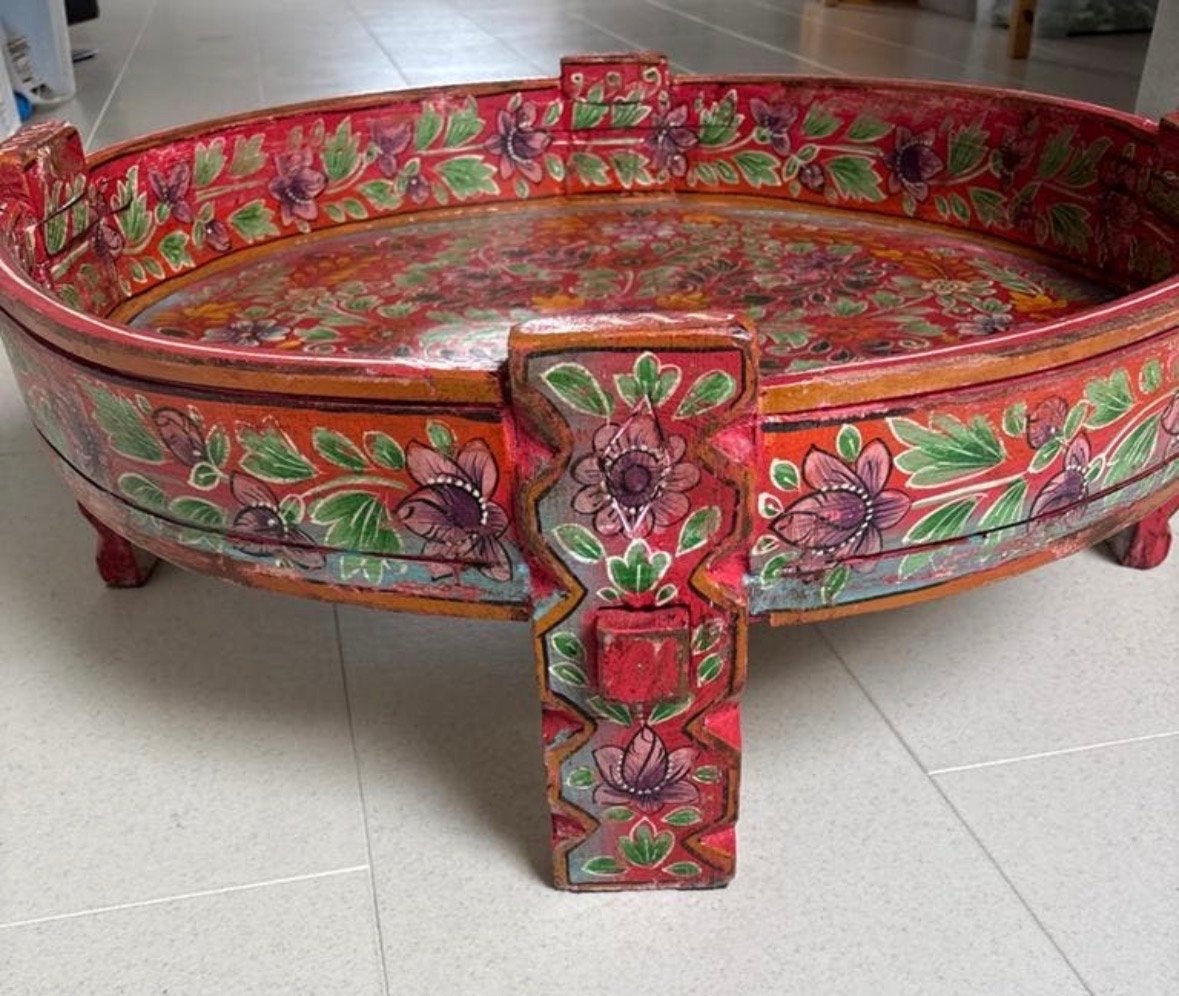 Unieke handgeschilderde salontafel met bloemmotieven, Huis en Inrichting, Overige materialen, Gebruikt, Rond, 5 – 50