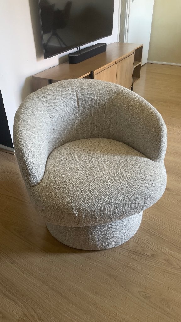Fauteuil luxe stof off-white en beige en draaibaar, Huis en Inrichting, Fauteuils, Ophalen, 75 tot 100 cm, Zo goed als nieuw, Japandi / boho