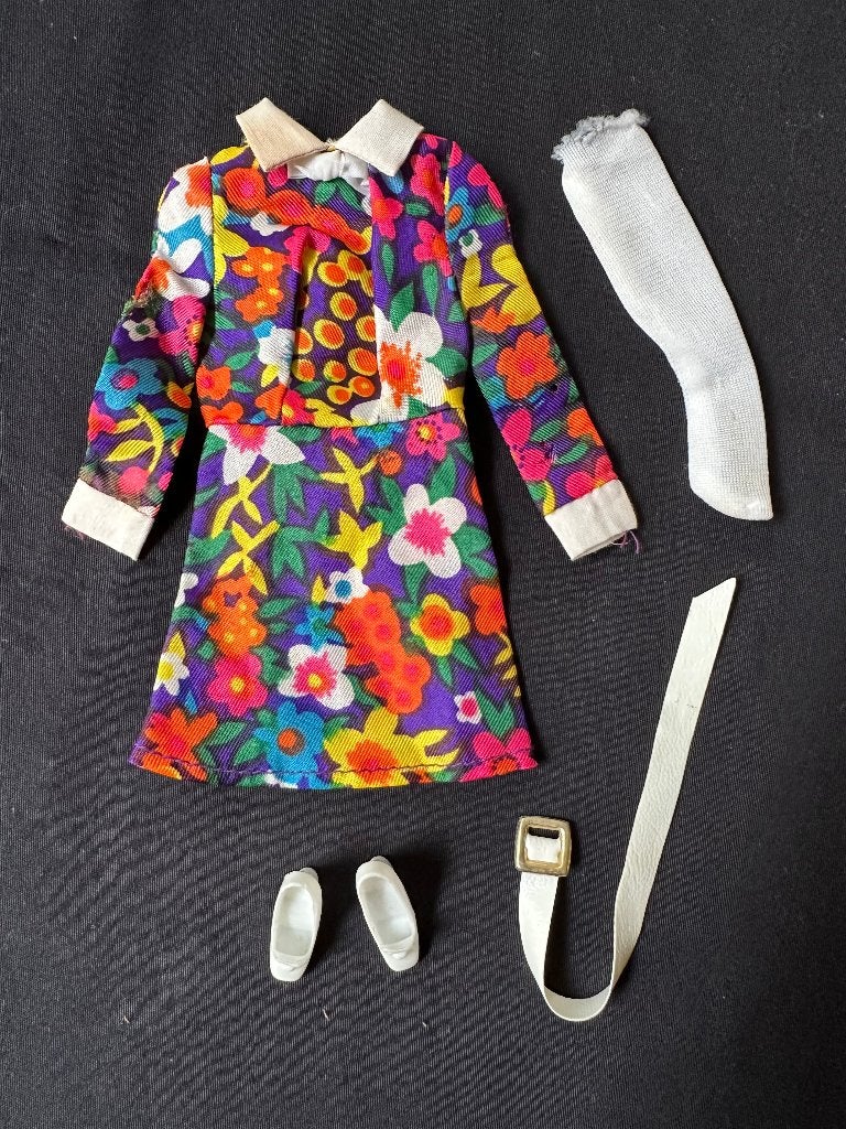 Vintage Barbie 1973 Short 'n Sweet #3347, Verzamelen, Verzenden, Gebruikt, Kleertjes