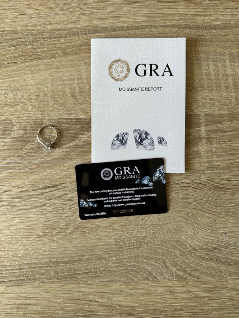 Moissanite ring met GRA certificaat - 1.0 karaat, Sieraden, Tassen en Uiterlijk, Ophalen of Verzenden, Zo goed als nieuw, 17 tot 18