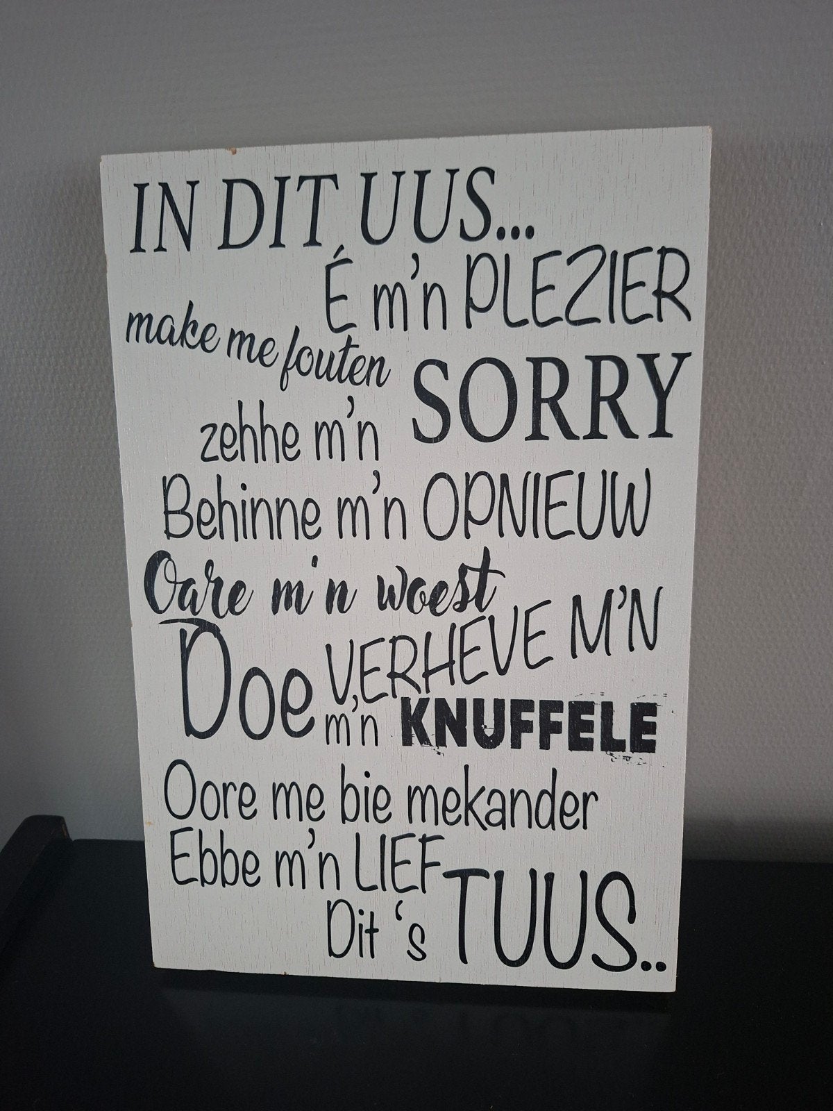 Houten wandbord met tekst - "In dit uus...", Hout, Ophalen of Verzenden, Zo goed als nieuw, Wandbord of Wandpaneel