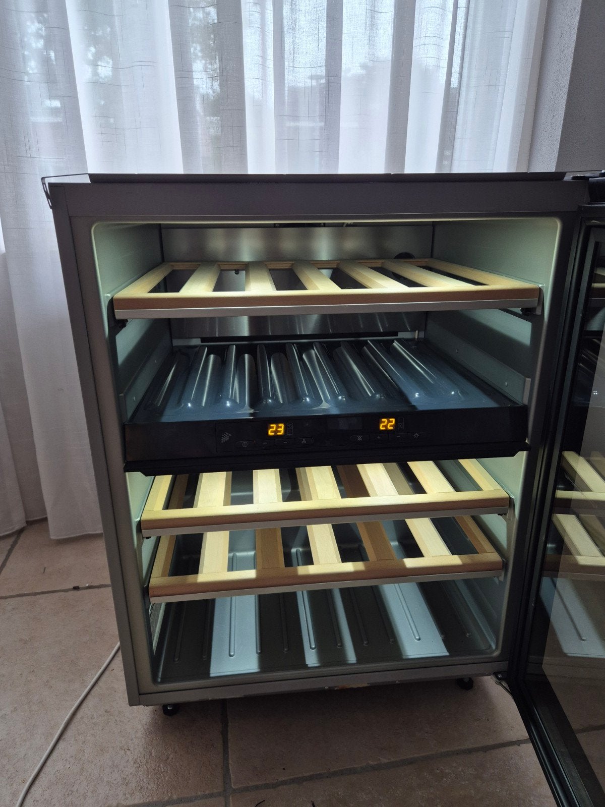 Miele KWT 4154 UG-1 Wijnkoelkast, Zonder vriesvak, 100 tot 150 liter, Niet werkend, 45 tot 60 cm