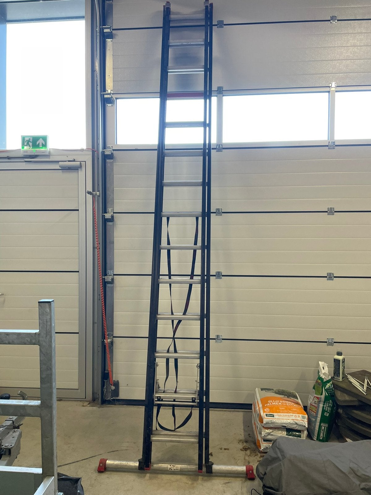 Altrex Mounter 2 x 14 treeds ladder, Ophalen, Zo goed als nieuw, 4 meter of meer