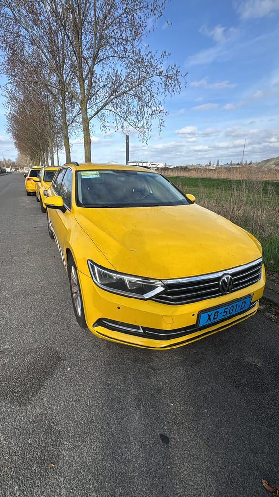 Volkswagen Passat 1.6 TDI /prijs voor 4 passats., Auto's, Volkswagen, 4 cilinders, Blauw, Particulier, 154 €/maand