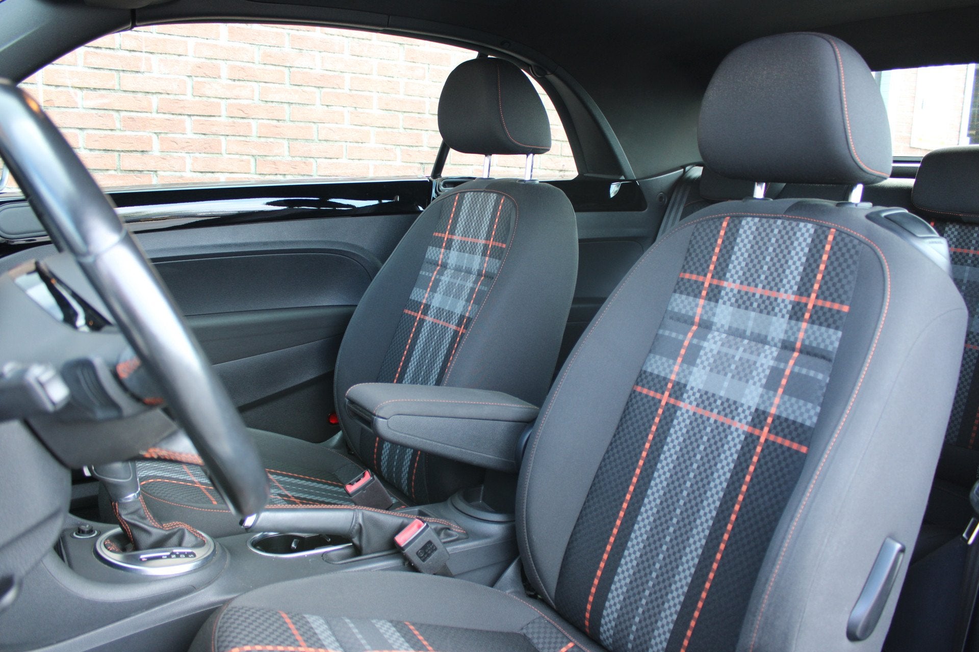 Volkswagen Beetle Cabriolet 1.4 TSI 150PK CLUB |CRUISE|18-IN, Gebruikt, 4 stoelen, Zwart, 1390 cc