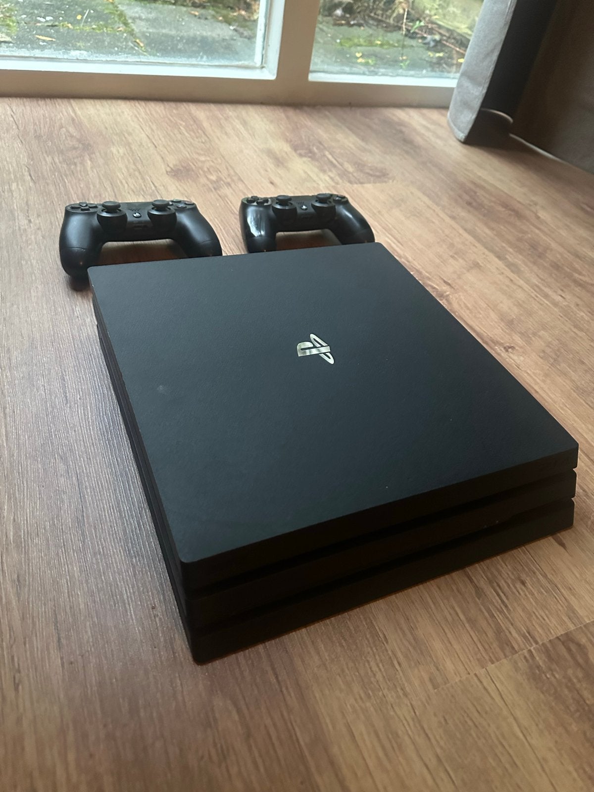 PlayStation 4 Pro met 2 controllers en kabels, Ophalen, Met 2 controllers, Pro, Gebruikt