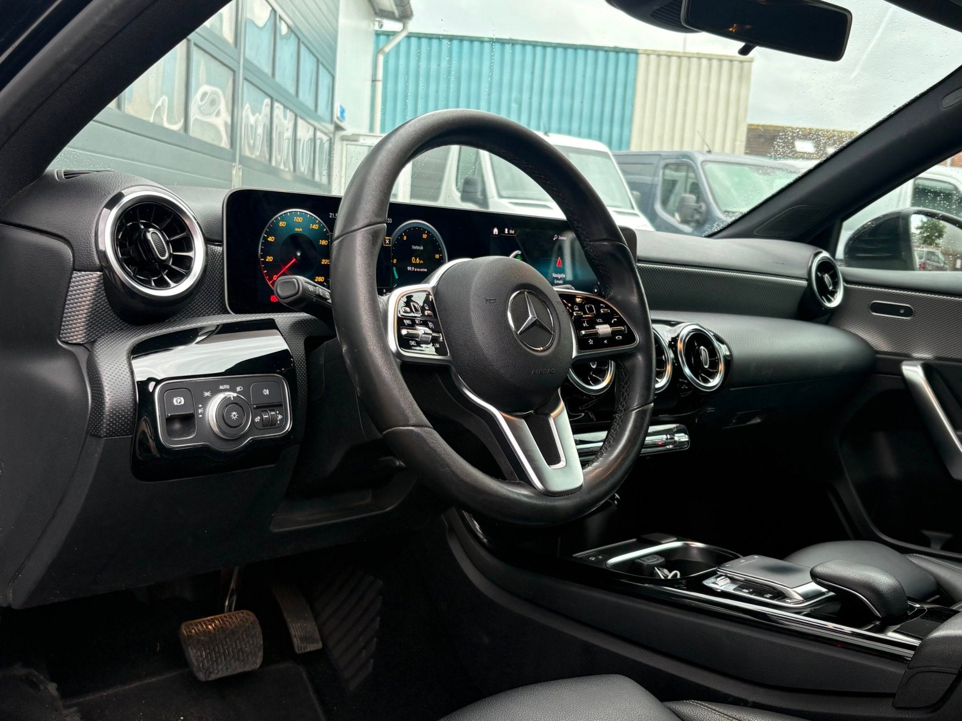Mercedes-Benz A-klasse 180d Autom. Premium+ Widescreen BTW, Auto's, 1345 kg, Gebruikt, 4 cilinders, Parkeerassistent