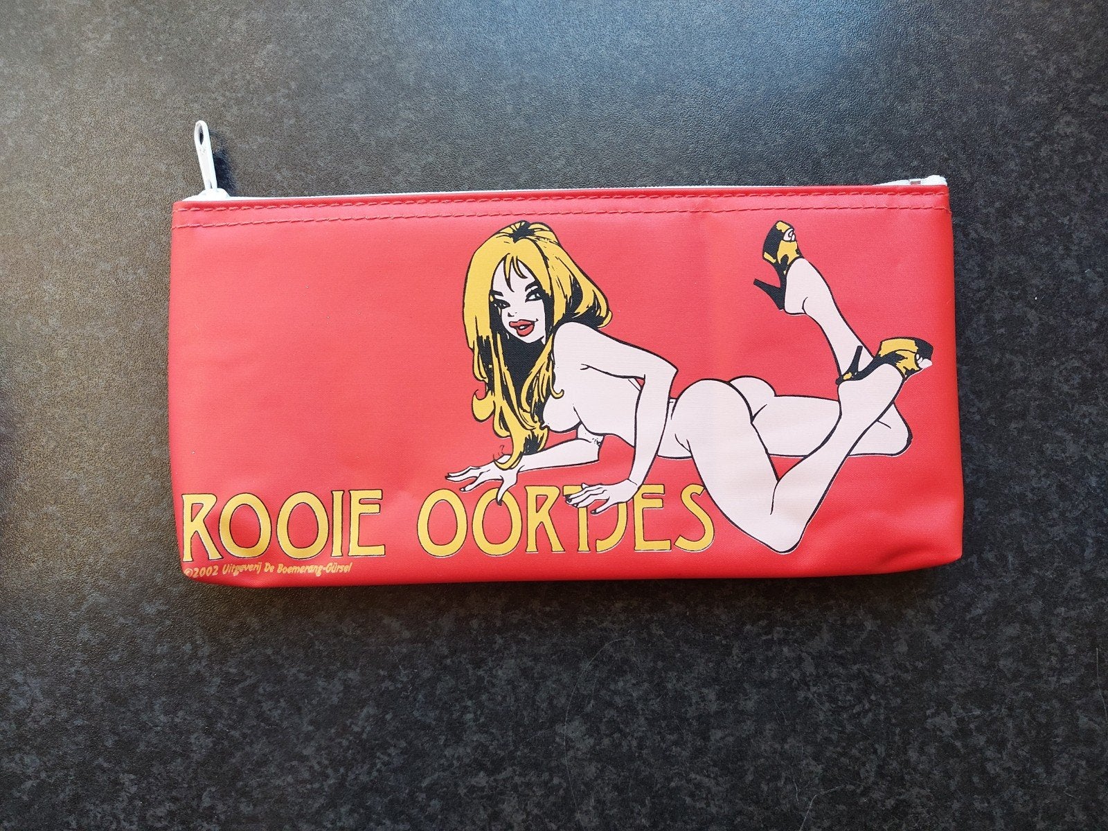 NIEUW: Rode Oortjes etui, Verzamelen, Ophalen of Verzenden, Overige figuren, Nieuw, Gebruiksvoorwerp