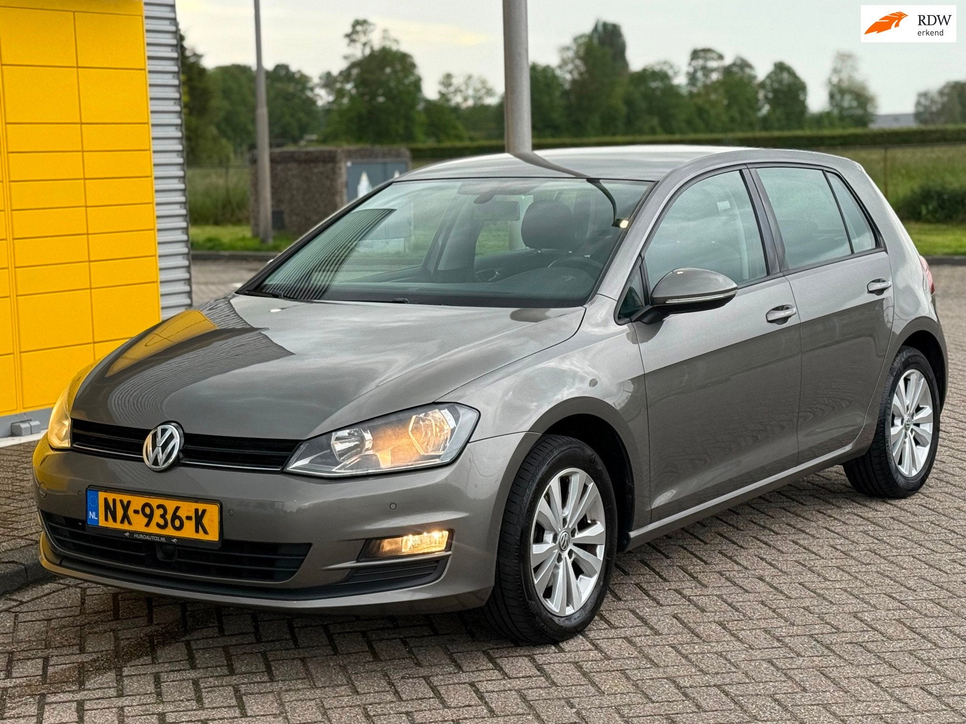 Volkswagen Golf 1.2 TSI BlueMotion ECC Airco Navi stoelverw, Voorwielaandrijving, Stof, Gebruikt, 4 cilinders