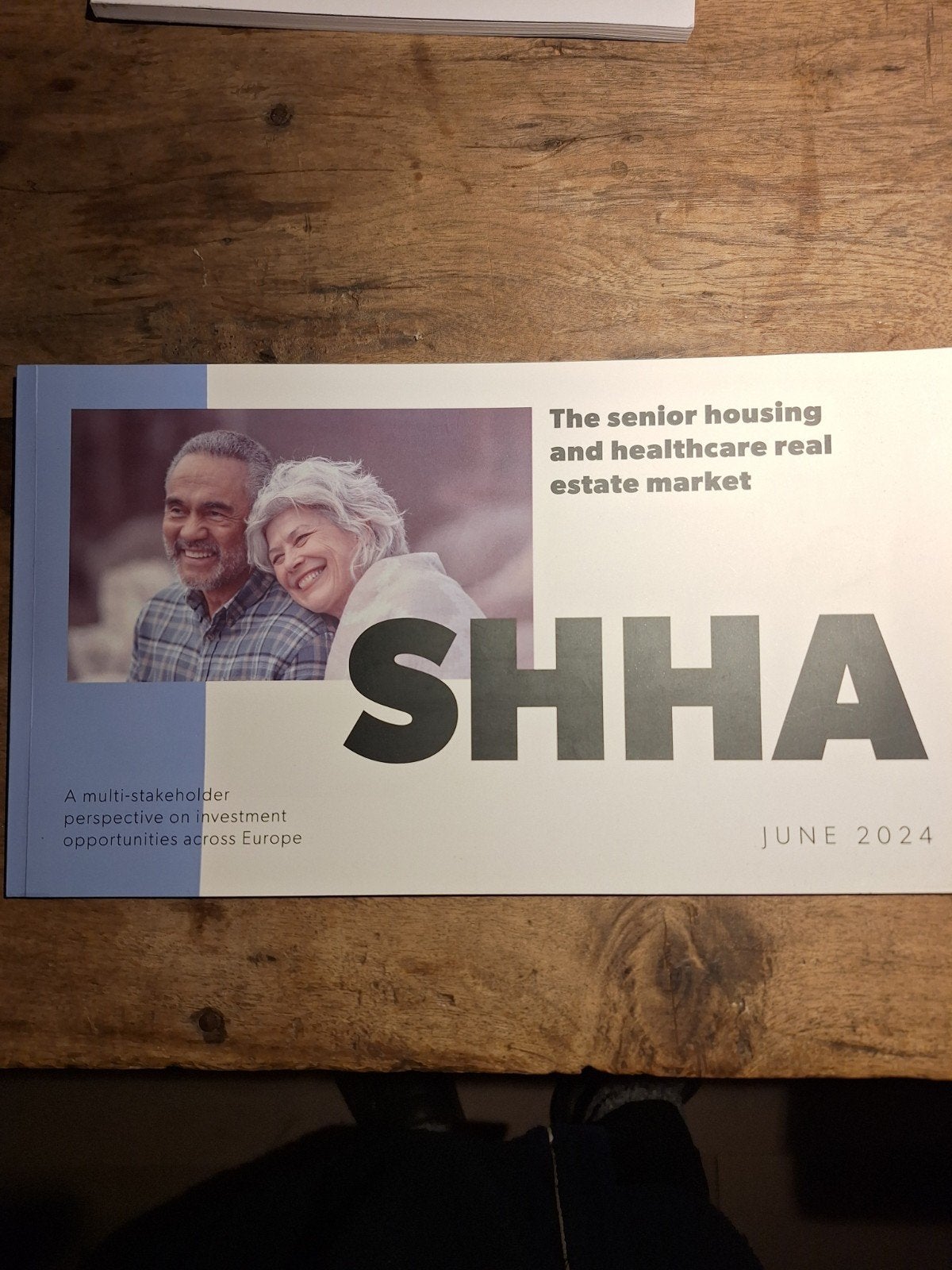SHHA: Senior Woning- en Zorgvastgoedmarkt Juni 2024, Ophalen of Verzenden, Zo goed als nieuw, Overige onderwerpen, Onbekend