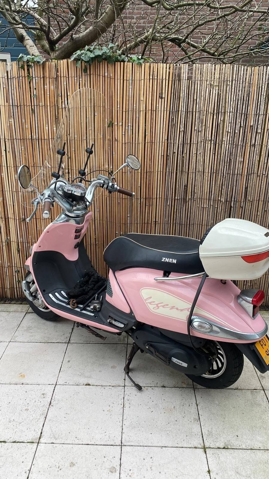 Scooter met 2 helmen en extra slot, Ophalen, Gebruikt, Benzine, Overige merken