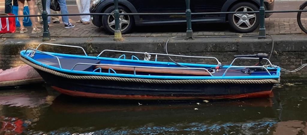Gezellige Boot om de Amsterdamse grachten te varen, Sloep of Motorboot