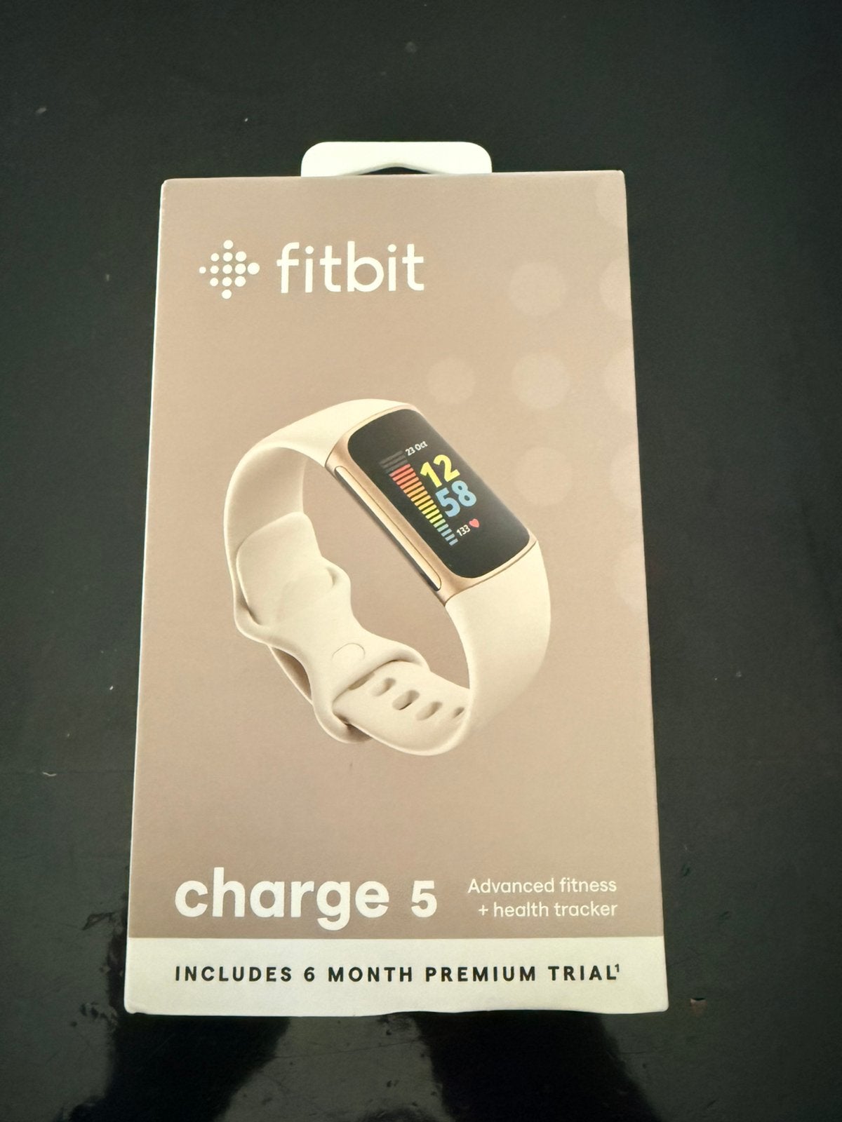Fitbit Charge 5 Soft Gold / Lunar White – NIEUW & ONGEOPEND, Wit, Ophalen of Verzenden, Zo goed als nieuw, GPS