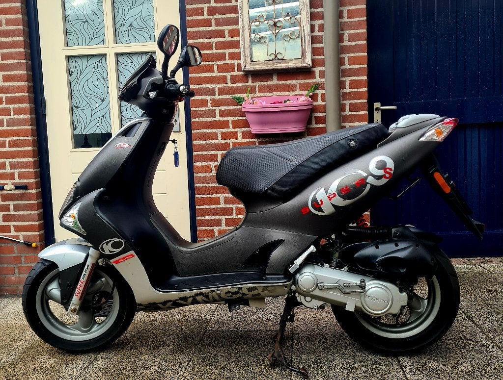 Kymco Super 9, netjes onderhouden en geldige papieren., Fietsen en Brommers, Ophalen, Gebruikt, Kymco, Maximaal 45 km/u
