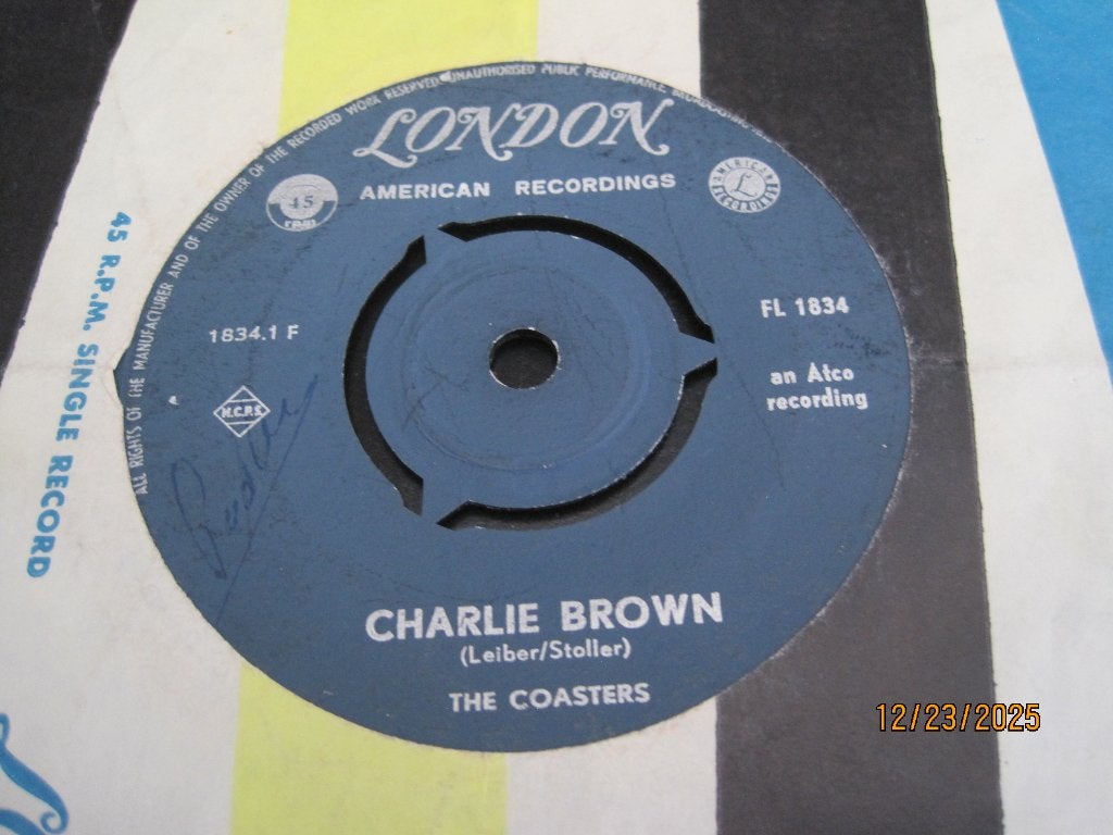 The Coasters   -  Charlie Brown  /  Three cool cats, 7 inch, Ophalen of Verzenden, Zo goed als nieuw, Overige typen
