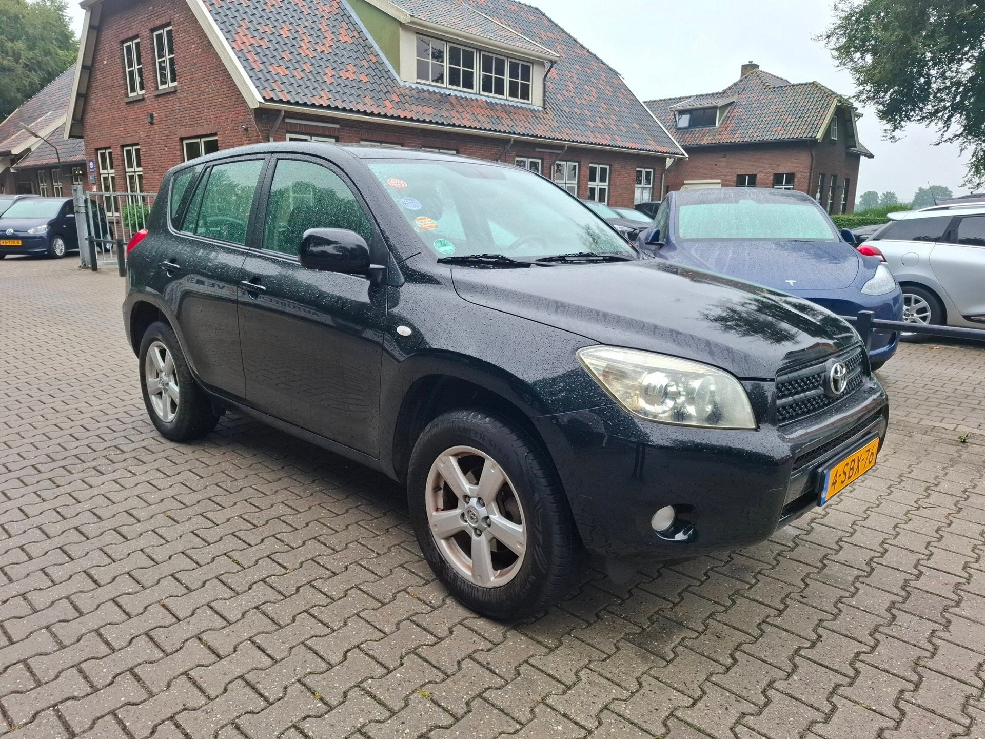 Toyota RAV4 2.0 VVTi AWD Trekhaak | Airconditioning, Auto's, Toyota, 1998 cc, 4 cilinders, 2000 kg, Zwart