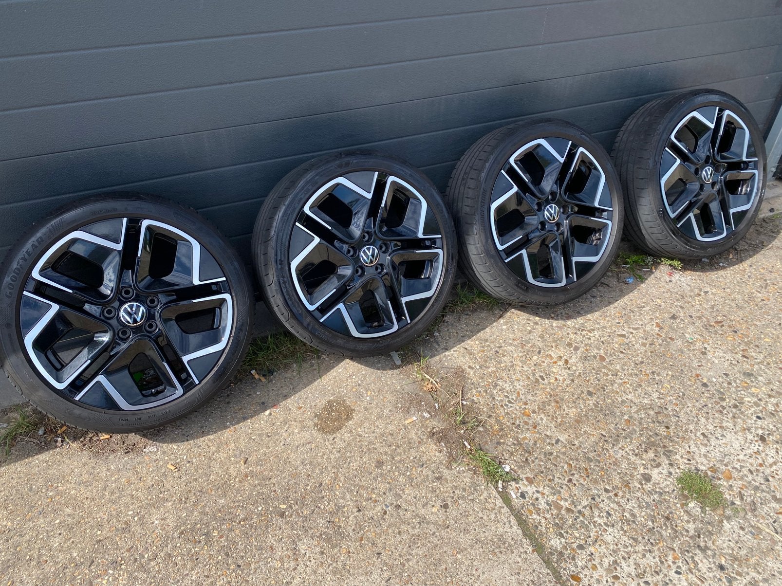 VW GOLF 8 8.5 York 18 inch velgen R-line met zomerbanden, 18 inch, Velg(en), Ophalen of Verzenden, Personenwagen
