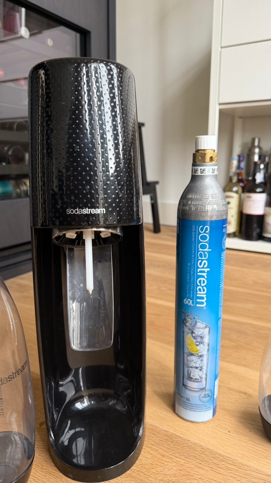 SodaStream Sparkling Water + 3 Bottles + Empty CO₂ Cylinder, Ophalen of Verzenden, Gebruikt