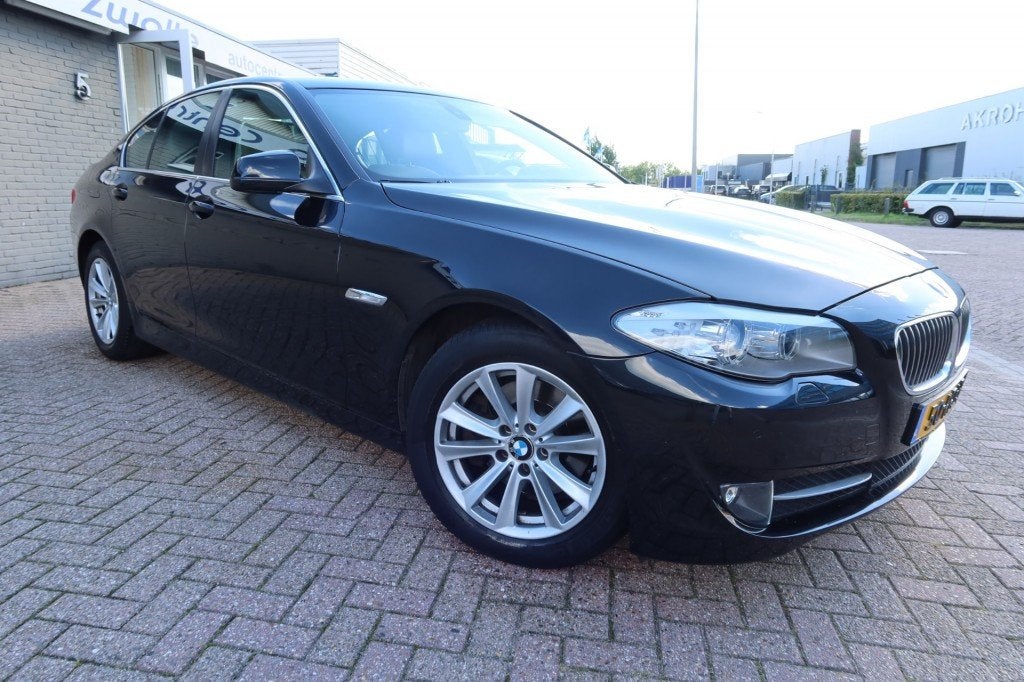 Bmw 5-SERIE 523I HIGH EXECUTIVE ( 6 CYLINDER ), Auto's, Euro 5, Gebruikt, 2000 kg, Leder