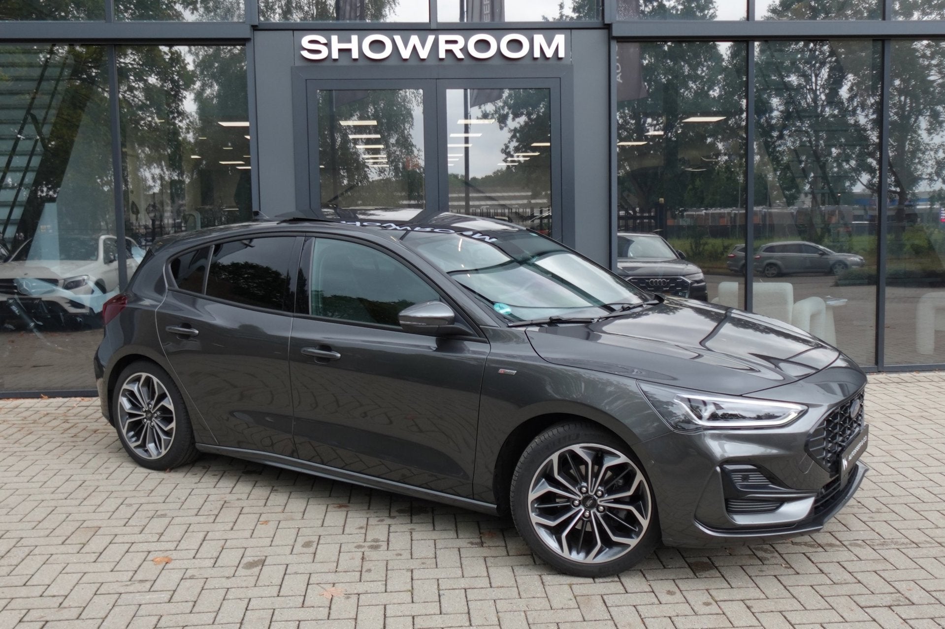 Ford Focus 1.0 EcoBoost Hybrid ST Line PANO KEYLESS B&O, Auto's, Ford, Dealer onderhouden, Gebruikt, Zwart, Bedrijf