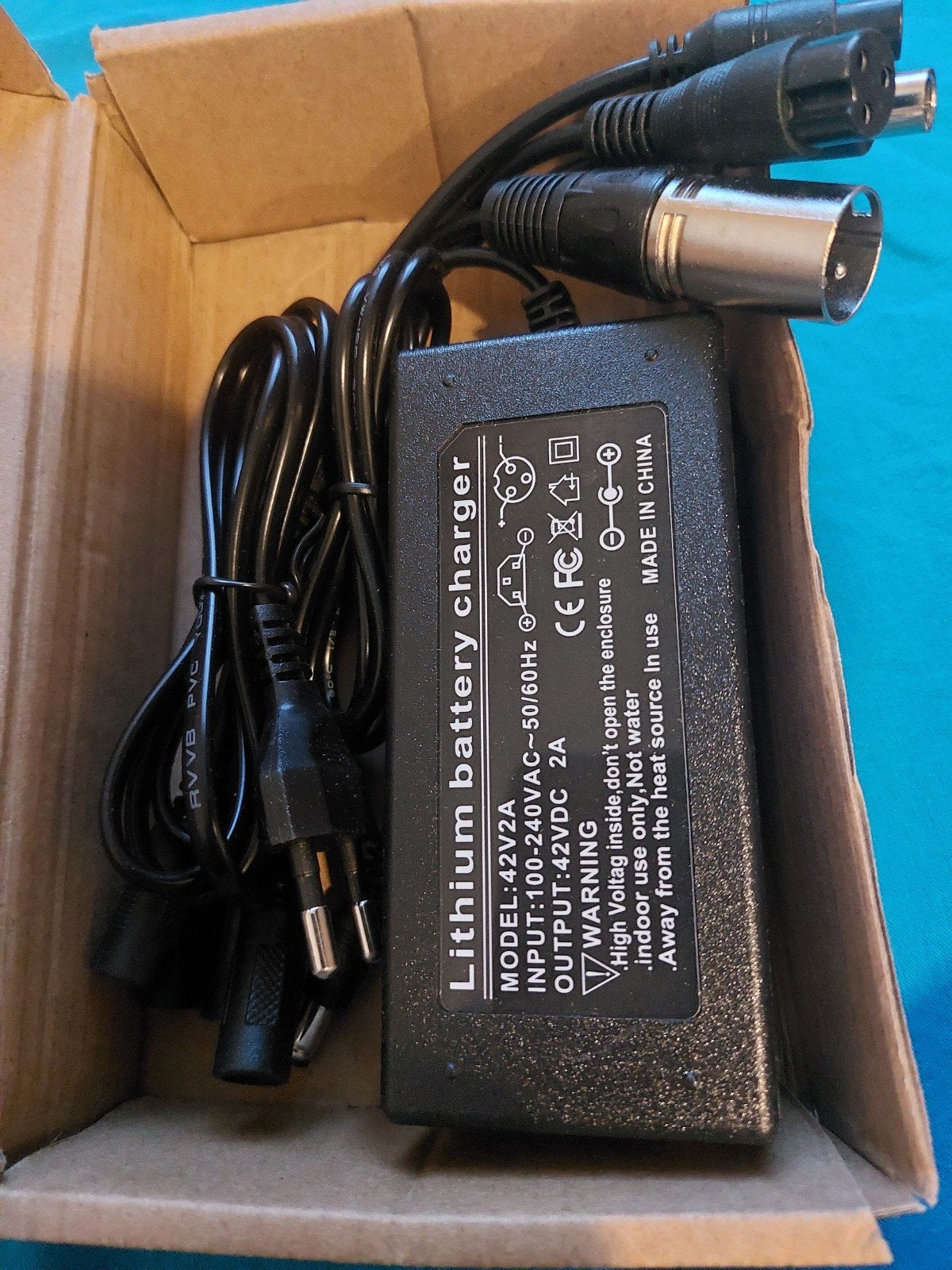 Universele fietslader 42V 2A voor lithium accu's, Nieuw