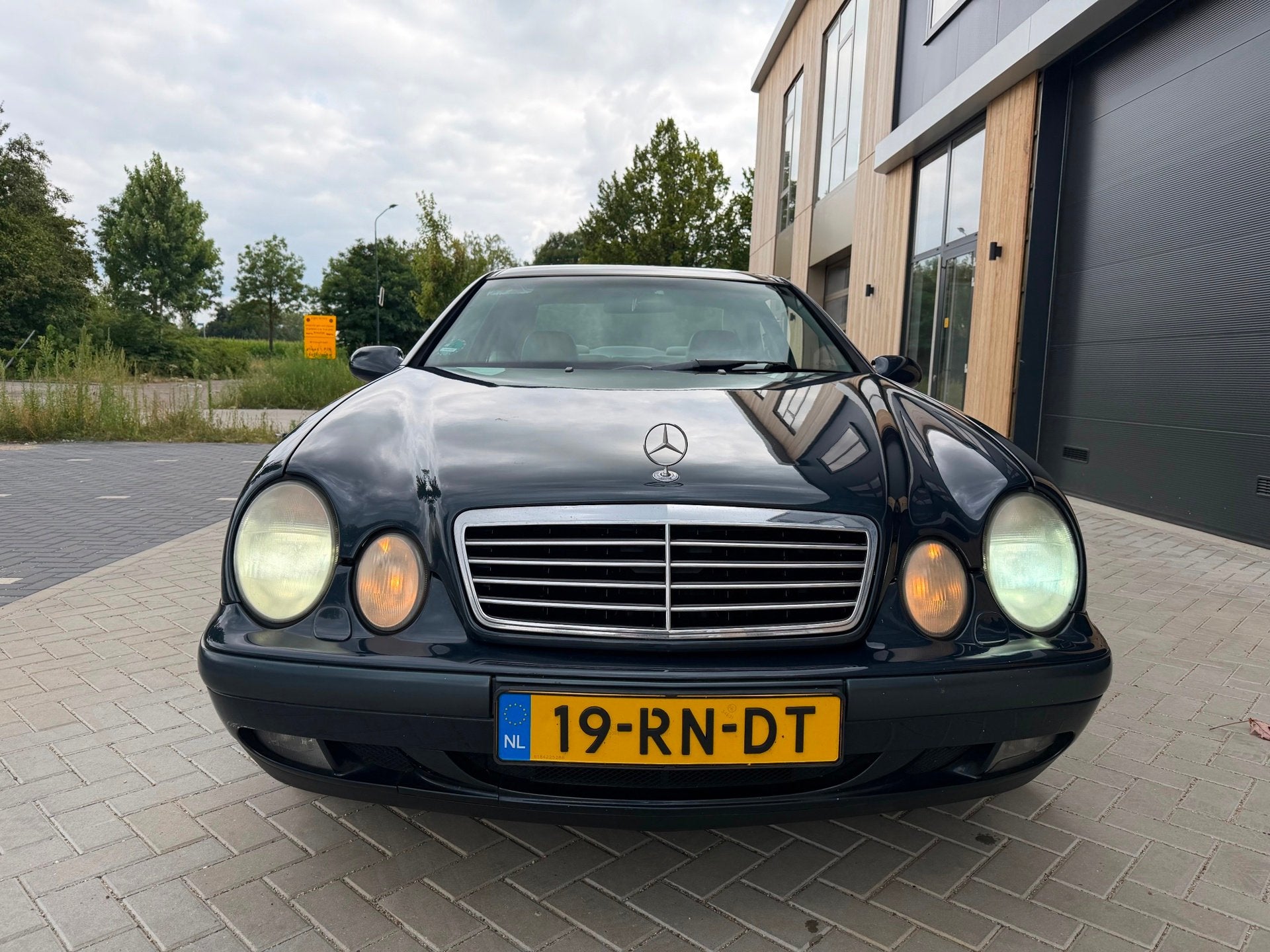 Mercedes-Benz CLK-klasse Coupé 230 K. Elegance (bj 1999) AU, Auto's, Mercedes-Benz, Achterwielaandrijving, Gebruikt, Beige, Bedrijf