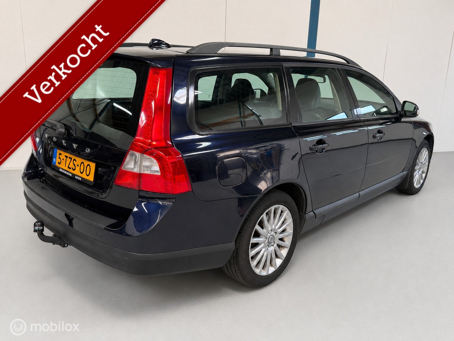 Volvo V70 2.5T Momentum AUTOMAAT / LEER / XENON, Blauw, 2521 cc, 93 €/maand, Euro 4