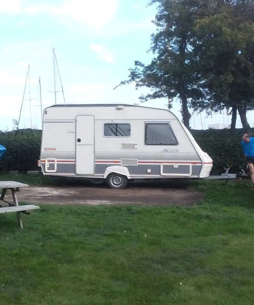 Beyerland Sprinter 430 TM + nieuwe voortent, Caravans en Kamperen, Caravans, Vast bed, Koelkast, Treinzit, Particulier
