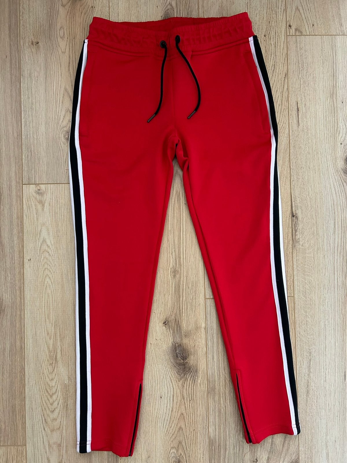 NIEUW CoolCat broek rood met bies trainingsbroek 158 164, Ophalen of Verzenden, Nieuw, Jongen, Broek