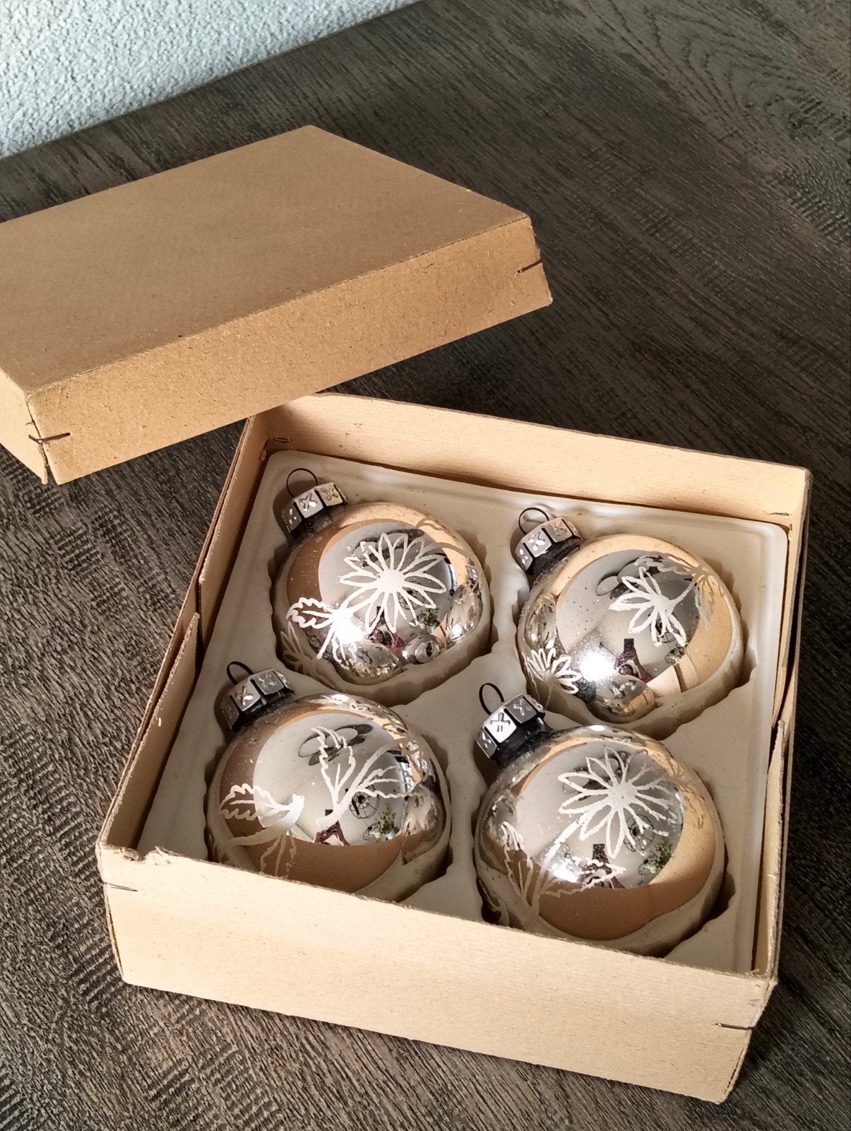 vintage kerstversiering zilverkleurig glazen kerstbal, Diversen, Kerst, Ophalen of Verzenden, Gebruikt