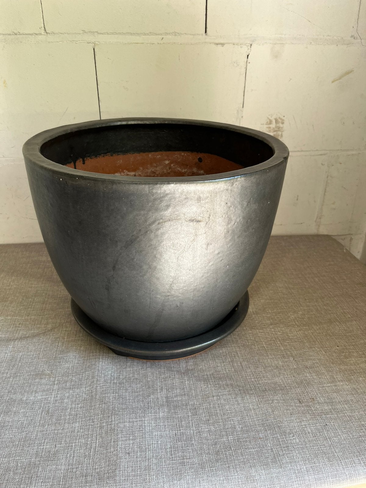 Grote ronde terracotta plantenpot met originele onderschaal., Tuin en Terras, Bloempotten, Rond, Zo goed als nieuw, Minder dan 40 cm