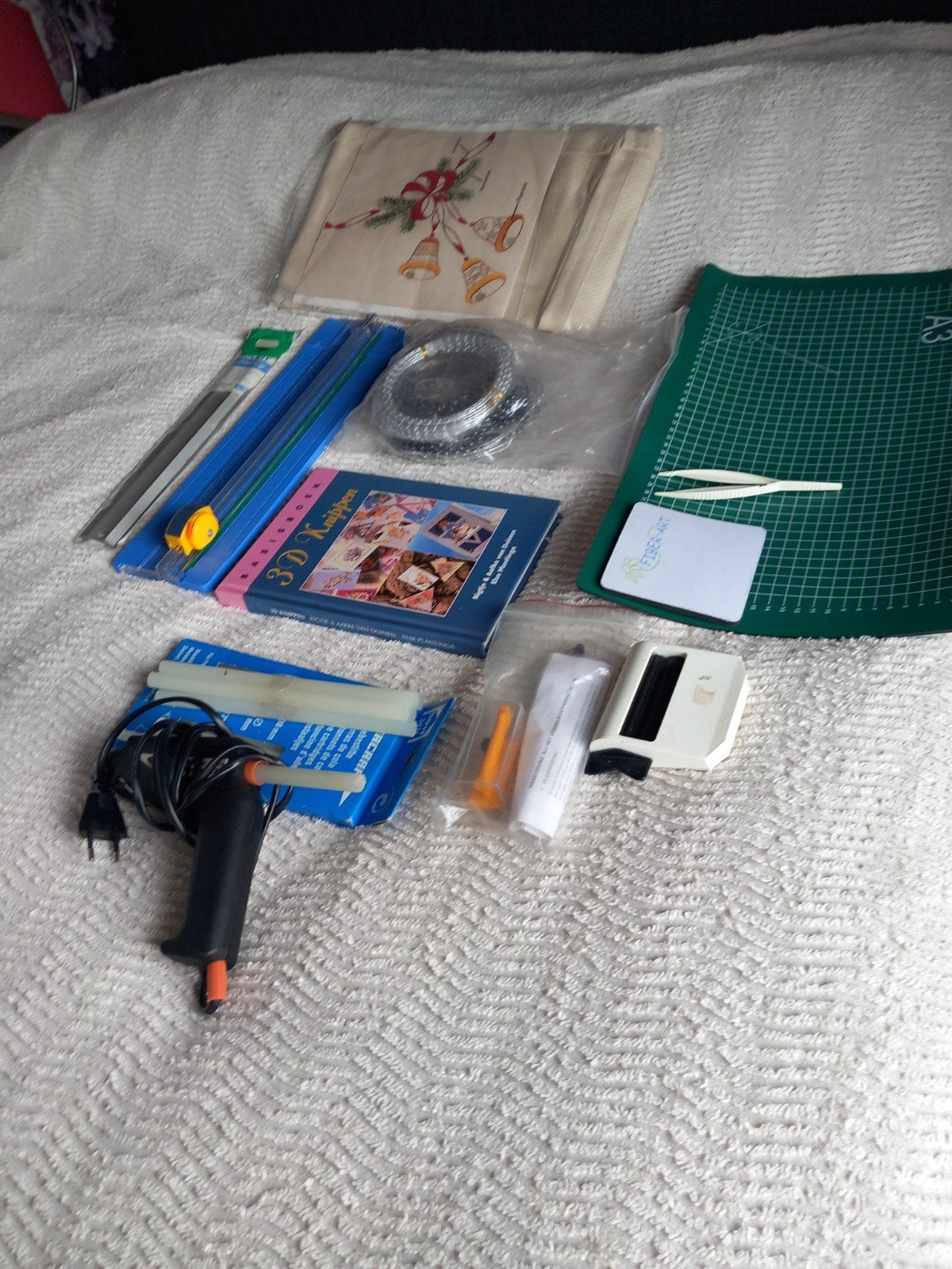 Knutselpakket met lijmpistool, snijmat en meer, Ophalen, Gebruikt, Meerkleurig, Kunststof