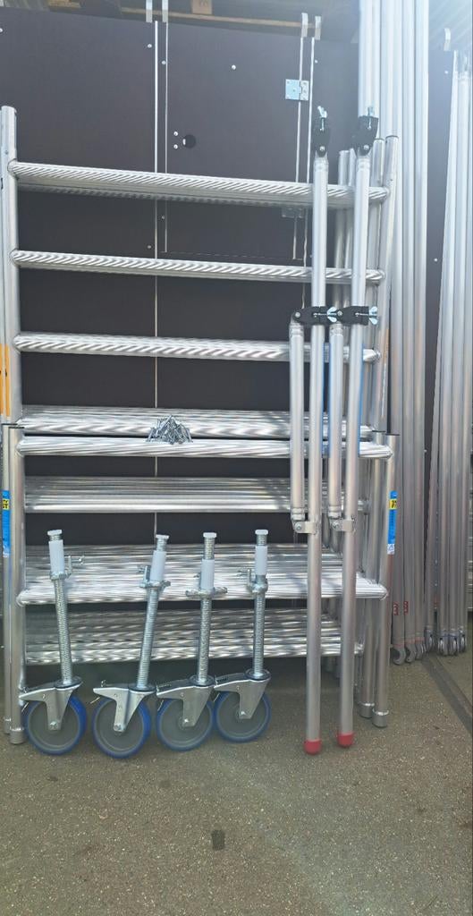 Nieuwe complete 8.20 werkhoogte rolsteiger Scherpe prijzen!, Doe-het-zelf en Verbouw, Steigers, Nieuw, Ophalen of Verzenden, Rolsteiger of Kamersteiger