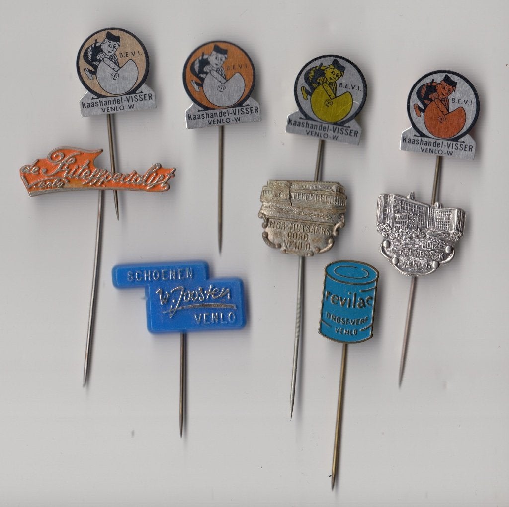 Venlo De Beerendonck Kaas Fritesspecialist speldjes, Verzamelen, Speldjes, Pins en Buttons, Gebruikt, Niet vindbaar, Niet vindbaar