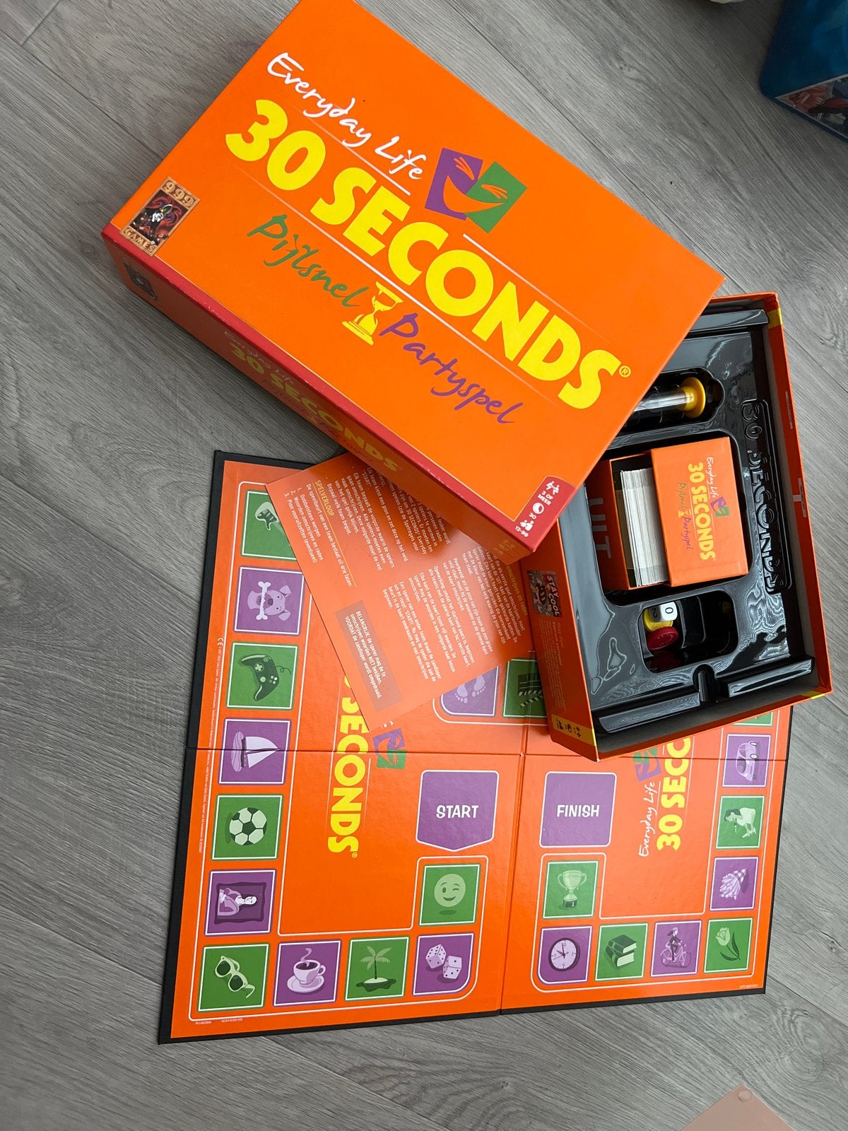 30 Seconds Everyday Life Pijlsnel Partyspel, Drie of vier spelers, Ophalen of Verzenden, Zo goed als nieuw