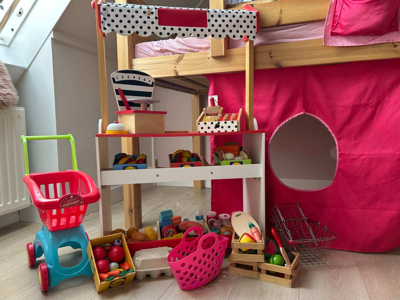 Houten speelgoedwinkel met accessoires, Kinderen en Baby's, Ophalen, Zo goed als nieuw, Jongen of Meisje