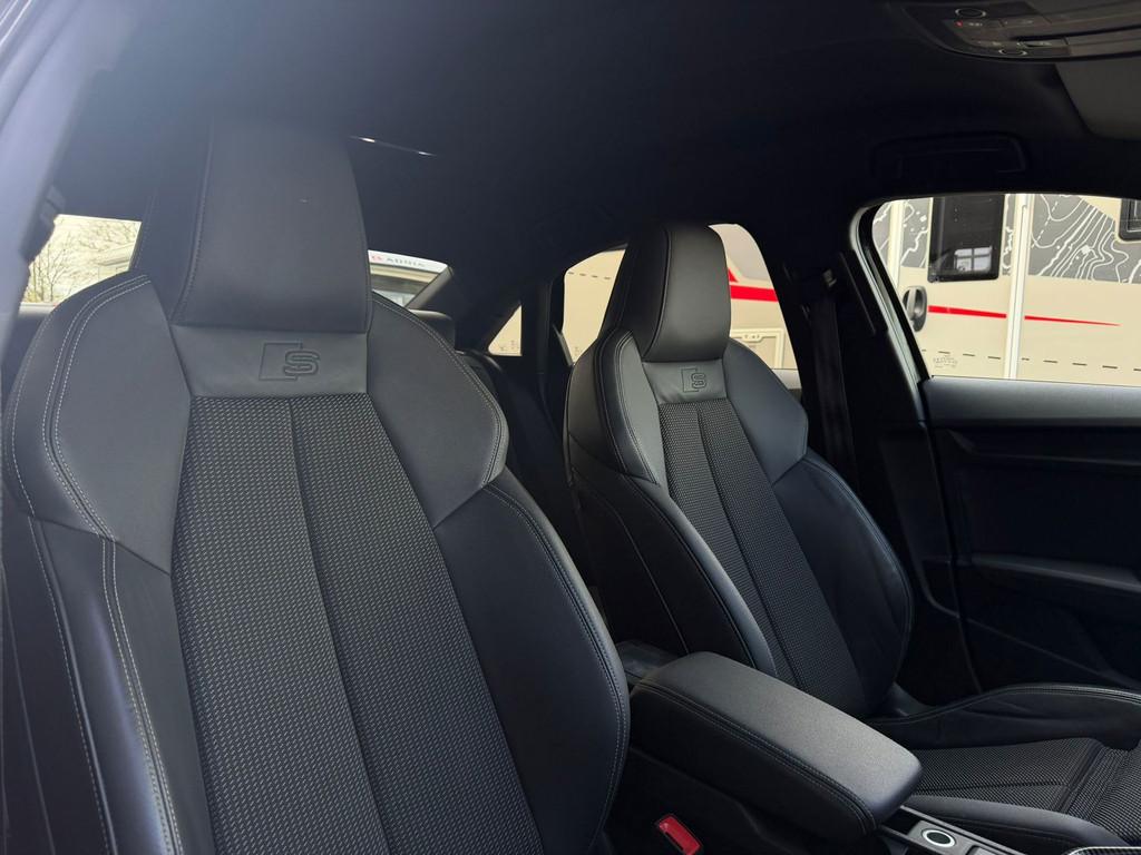 Audi A3 Limousine 35 TFSI S-LINE 2X, APPLE CARPLAY, VIRTUAL, 4 cilinders, 150 pk, Zwart, Bedrijf
