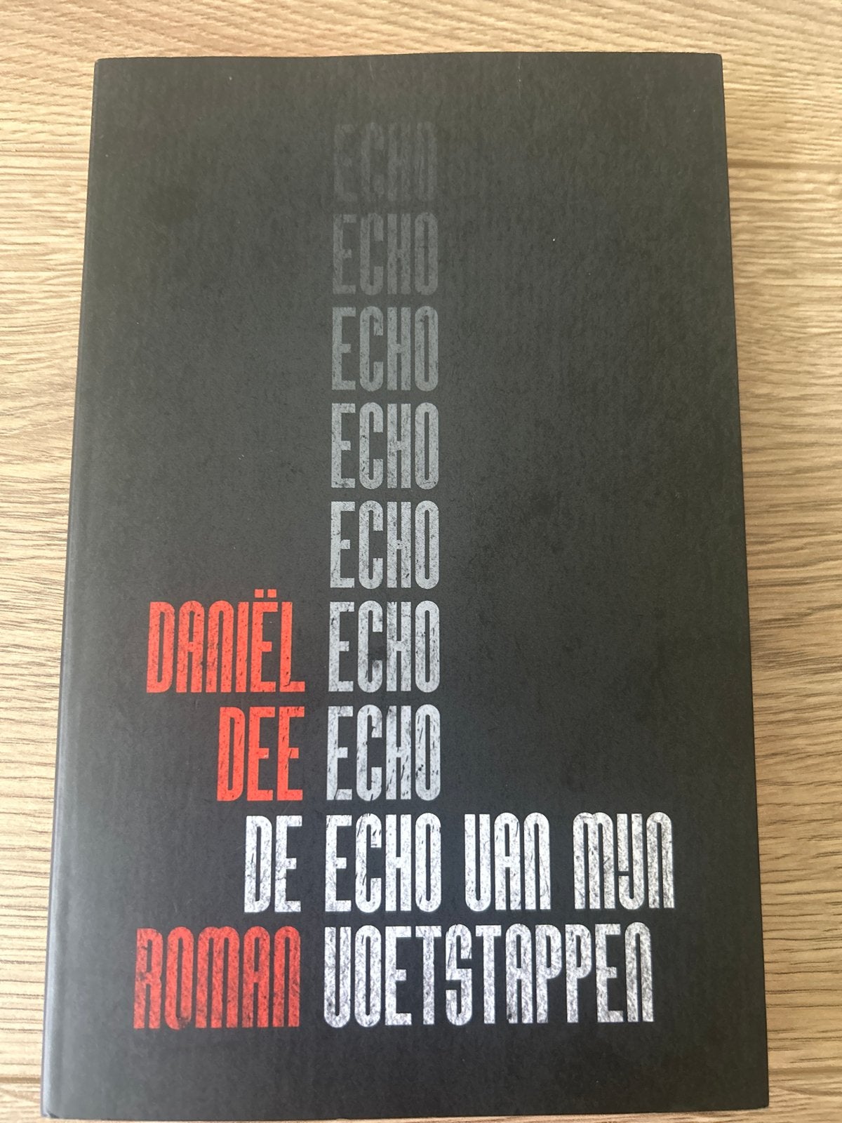 De Echo van mijn Voetstappen - Daniël Dee, Ophalen of Verzenden, Zo goed als nieuw, Nederland