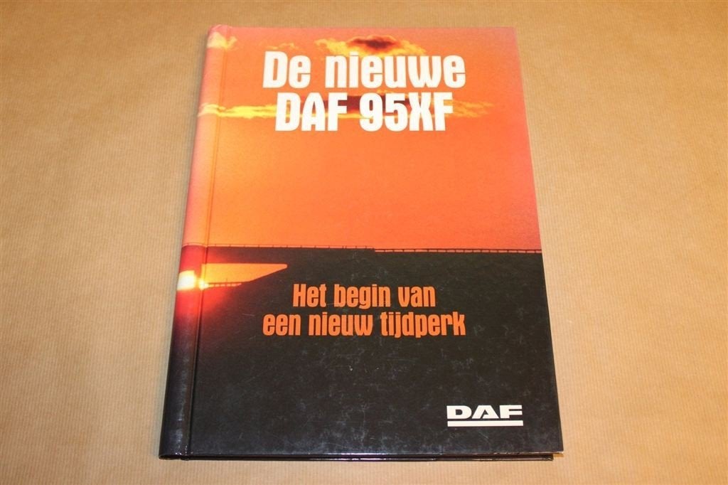 DAF 95XF — Groot Fotoboek — Techniek & Cabine, Ophalen of Verzenden, Zo goed als nieuw, Tractor en Landbouw