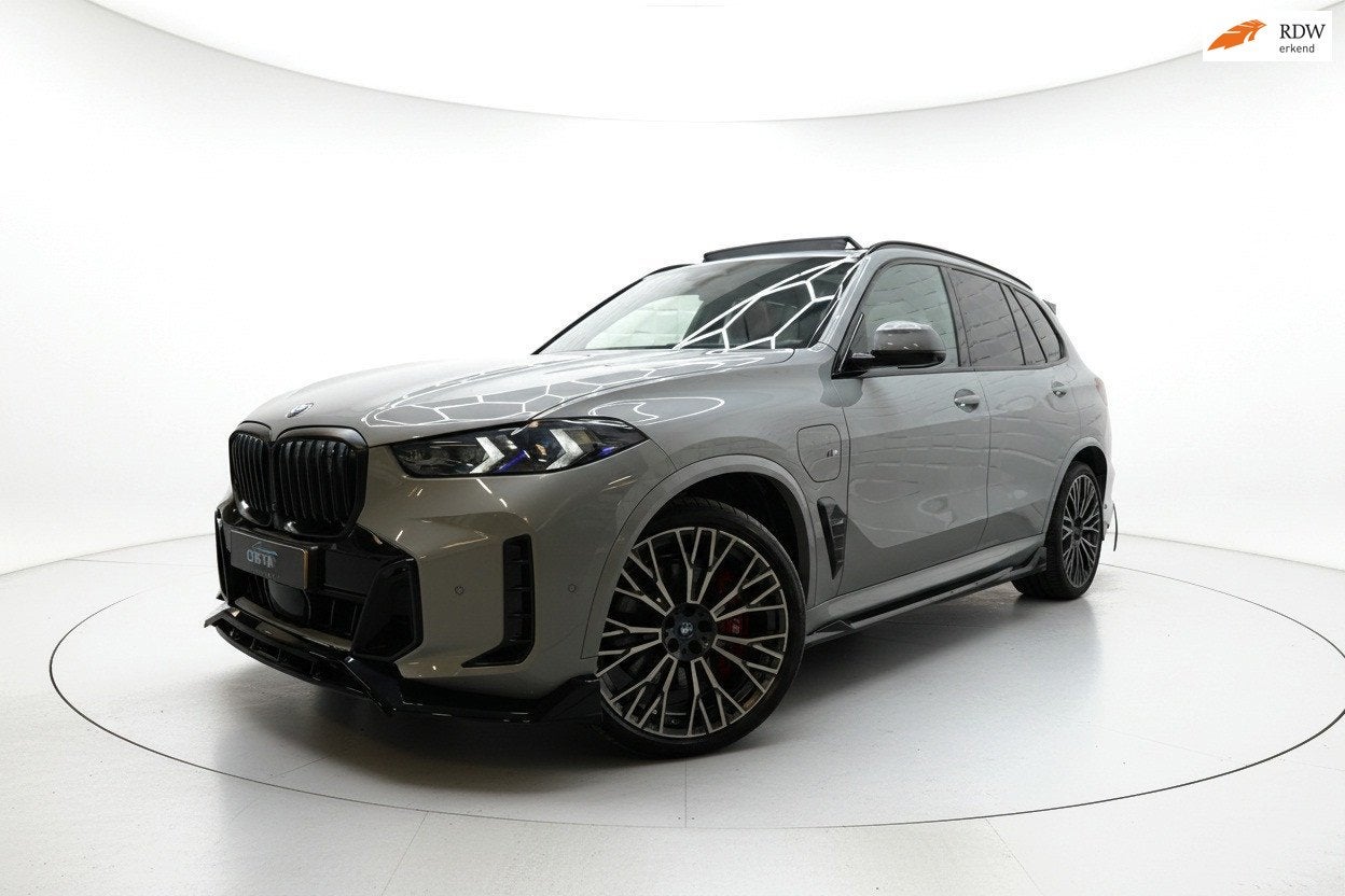 BMW X5 XDrive50e M SPORT PANO 360 HEAD UP H&K LUCHTV, Auto's, Dealer onderhouden, Gebruikt, 2395 kg, 489 pk
