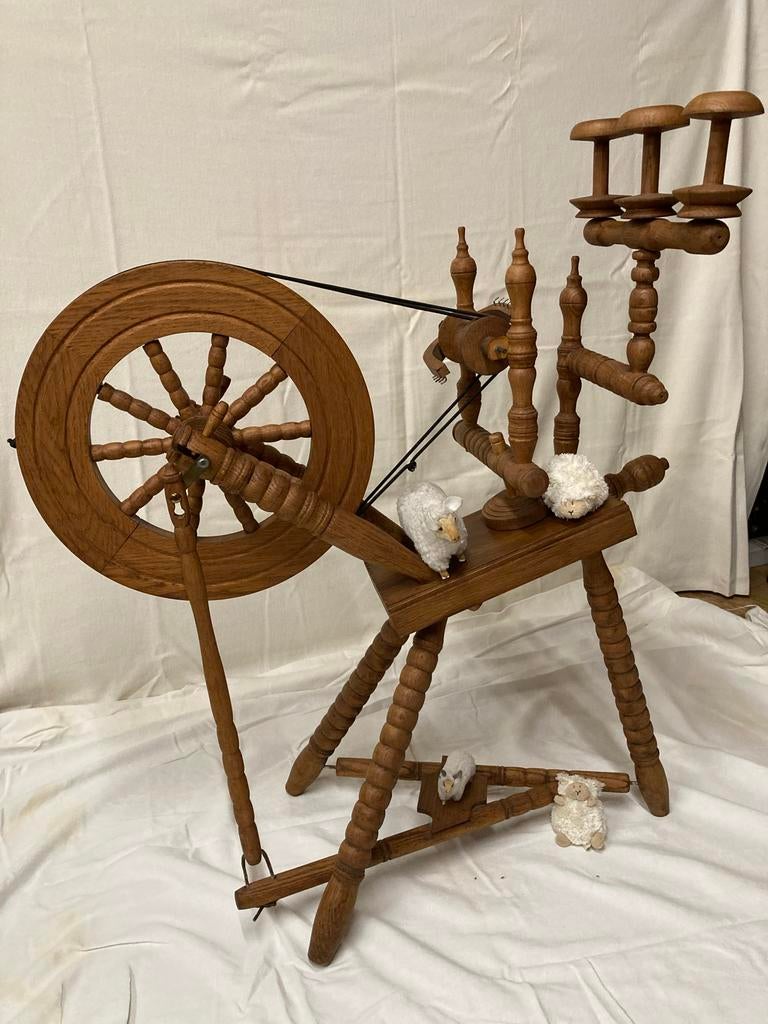 Werkend eikenhouten spinnewiel met spoeltjes, Ophalen, Nieuw, Spinnewiel