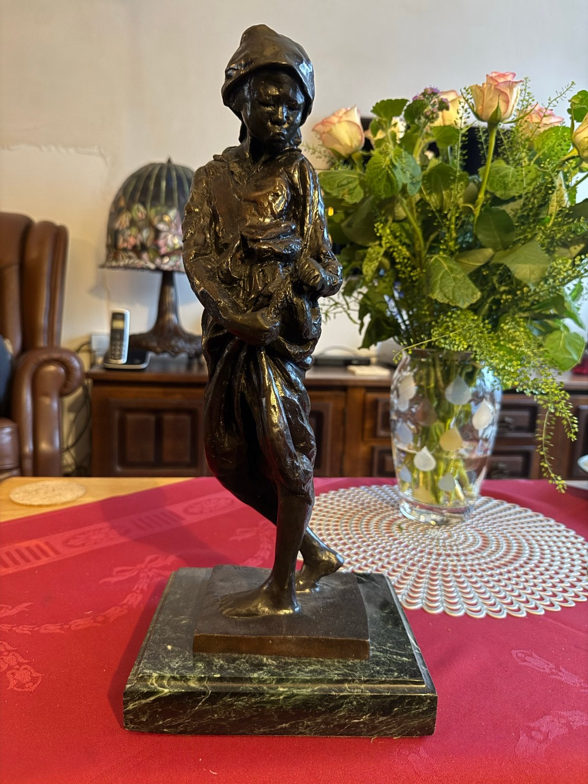 Bronzen beeld 'De Waterdrager' op marmeren sokkel, gesigneer, Ophalen, Brons, Beeld, Bruin