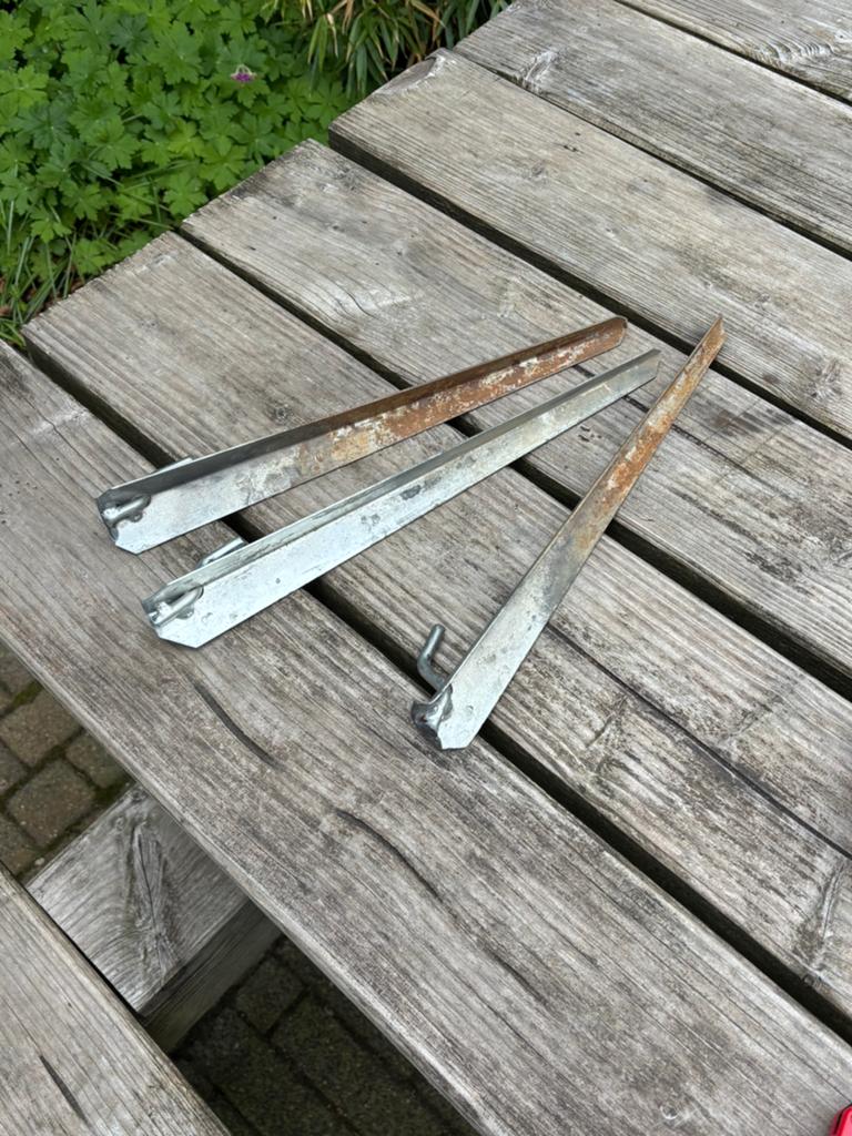 3 haringen met stormband, Ophalen of Verzenden, Gebruikt