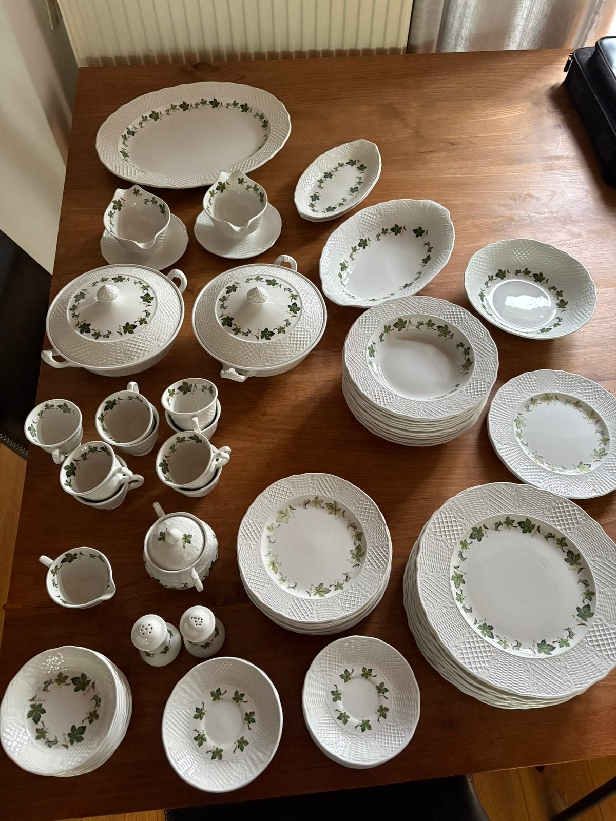 Marlborough Old English ironstone servies, Ophalen