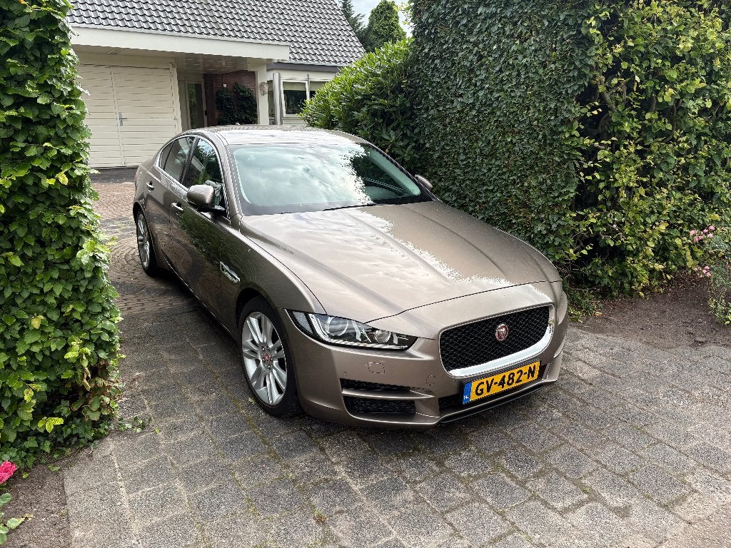 Jaguar XE 2.0 2015 Slechts 50.000 KM - Dealer Onderhouden, 1800 kg, Zwart, 1485 kg, Particulier