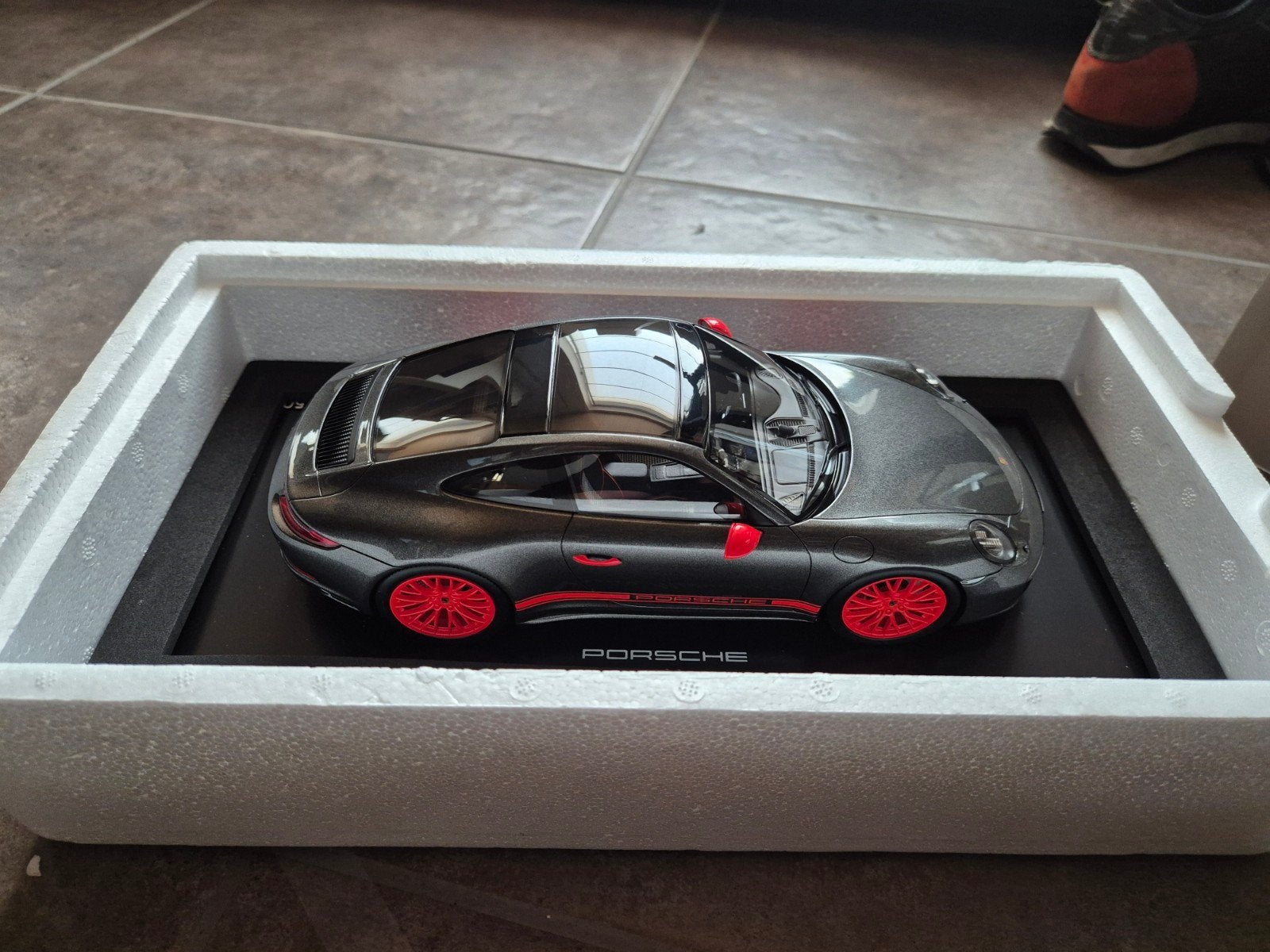 1:18 porsche carrera 4s spark, Ophalen of Verzenden, Nieuw, Auto, Overige merken