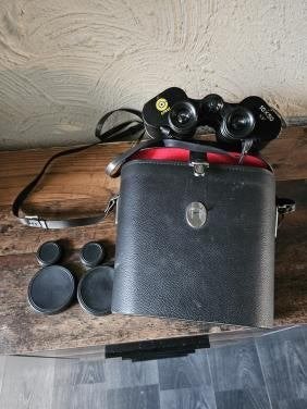 Vintage Crest verrekijker 10x50 met draagriem en leren tas, Met hoes of tas, Zo goed als nieuw, 8 tot 12x, Porro (met knik)