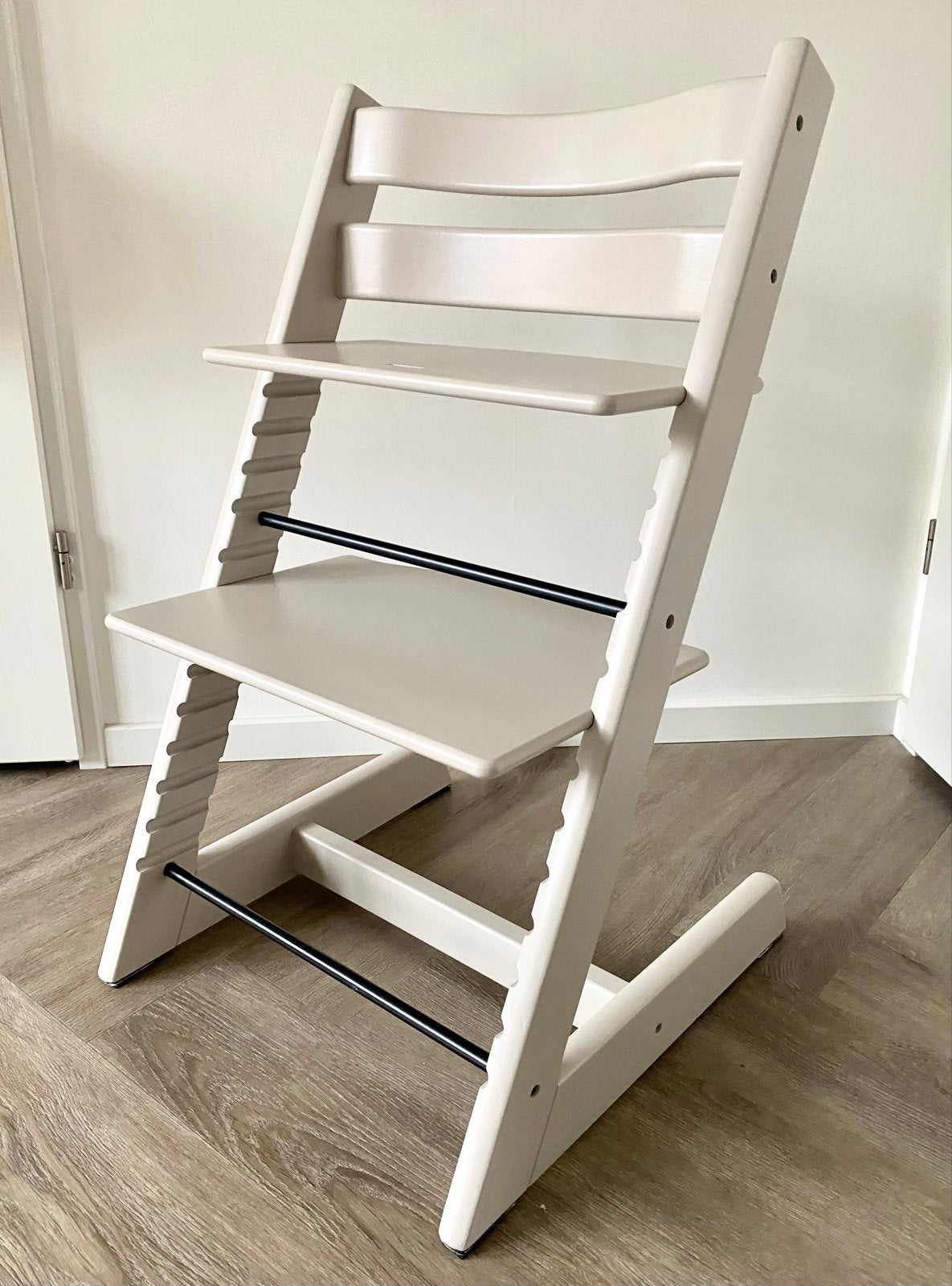 Moderne beige STOKKE Tripp Trapp kinderstoel, Ophalen, Gebruikt, Meegroeistoel, Aanschuifbaar